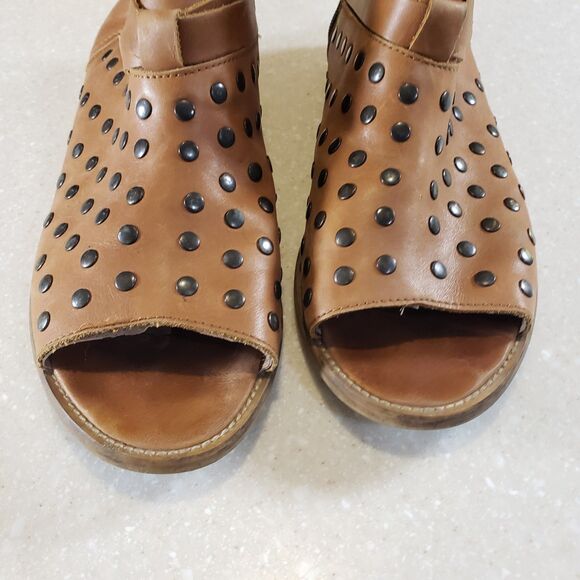 Anthro Musse & Cloud Booties Womens 8 Brown Leather Studded Peep Toe Ankle Zip - Picture 3 of 9